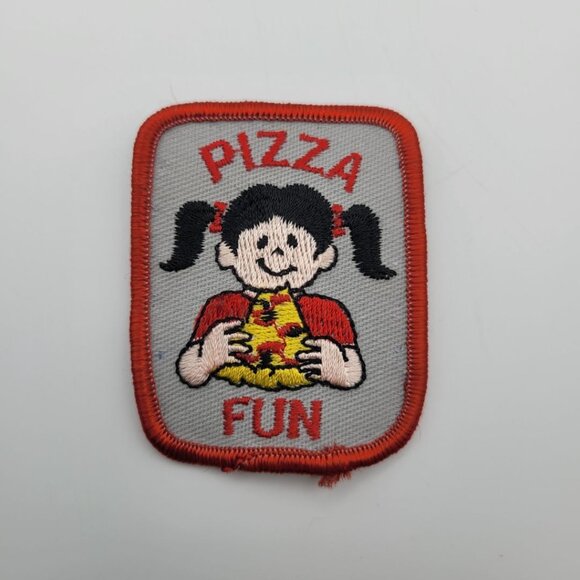 Girl Scout Badge Vintage Patch Brownie 90s Retro Troop Camp Cookies USA Pizza - Picture 1 of 4